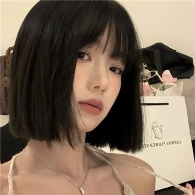 出墙红杏两家春
